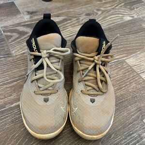 Nike youth baseball cleats size 5